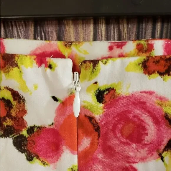 3 for $25 ANN Taylor Floral Pencil Skirt - Picture 2 of 8